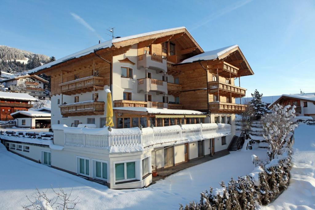 Landhotel Lechner Кирхберг ин Тирол Екстериор снимка
